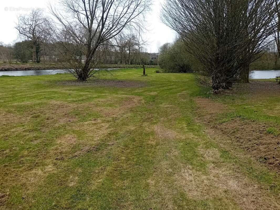 Terrain à SAINT-THOIS