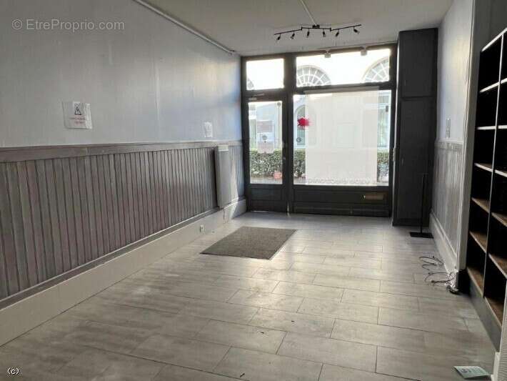 Appartement / Local Commercial avec Courette - photo 4