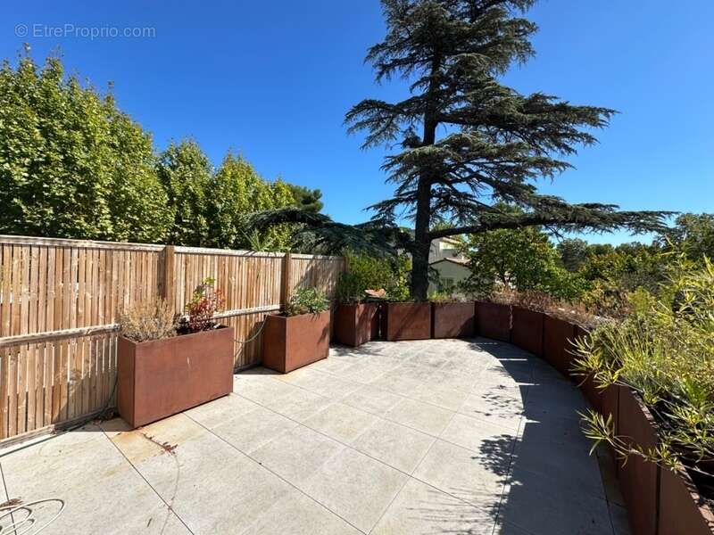 T4 rénové de 90m2 – Terrasse sur le toit de 25m2 – Possibilité activité professionnelle – Saint-Barnabé - photo 2