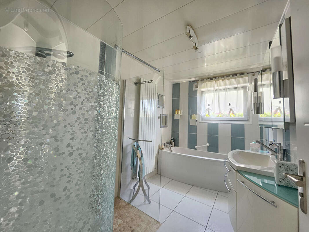 Maison d'exception à Vendre à Rivery - Un Écrin de Prestige de 200 m² - photo 8