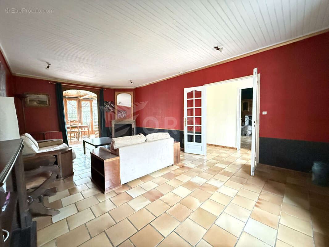 Demeure Cernoy En Berry 16 pièce(s) 575 m² sur 17586 m² - photo 8