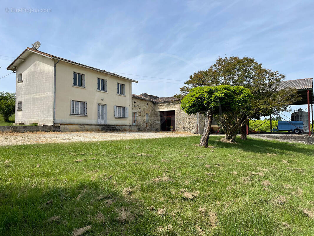 Maison à MASSUGAS