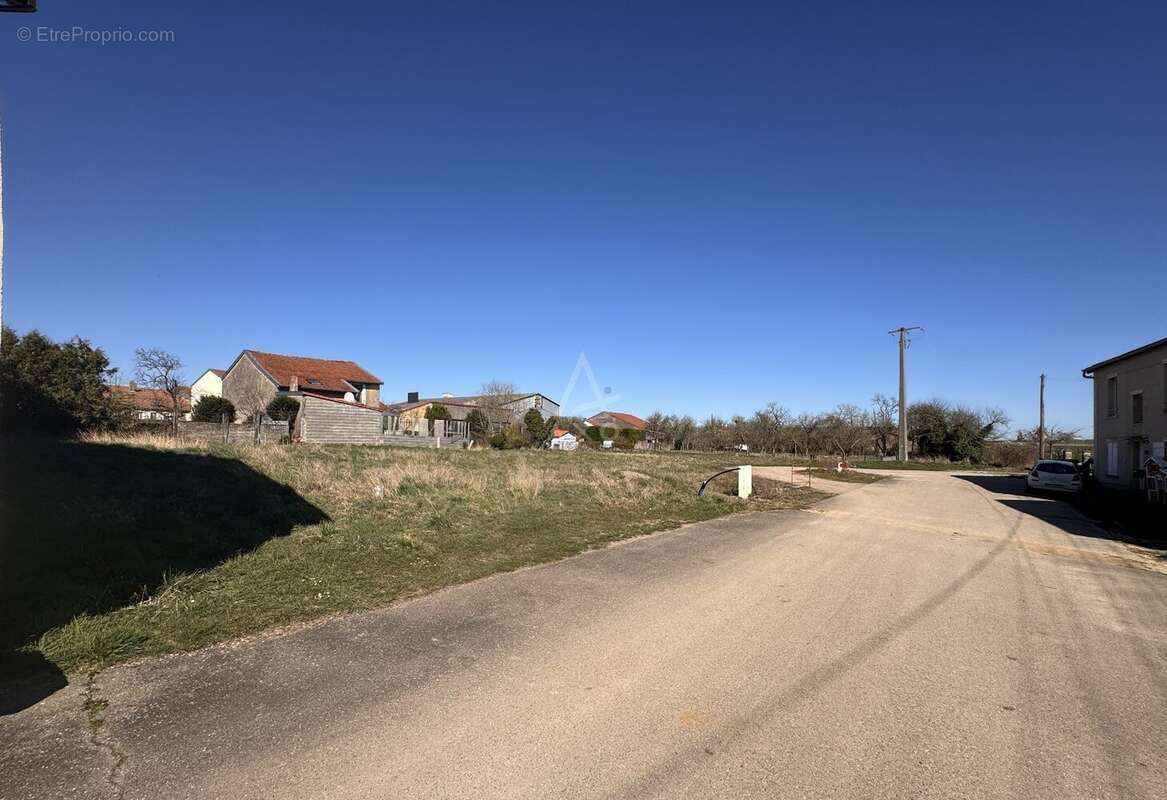 Terrain à VIONVILLE