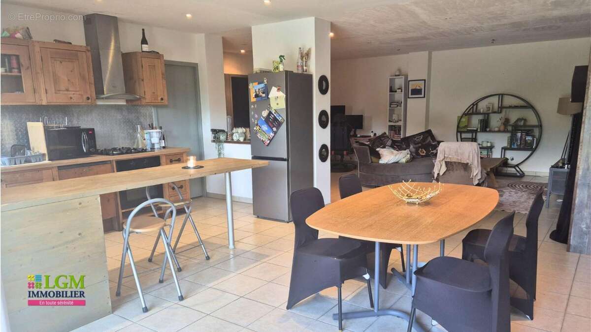  valserhône (quartier vanchy) : appartement de 84 m² avec terrasse de 35 m² et un énorme potentiel !  - photo 3