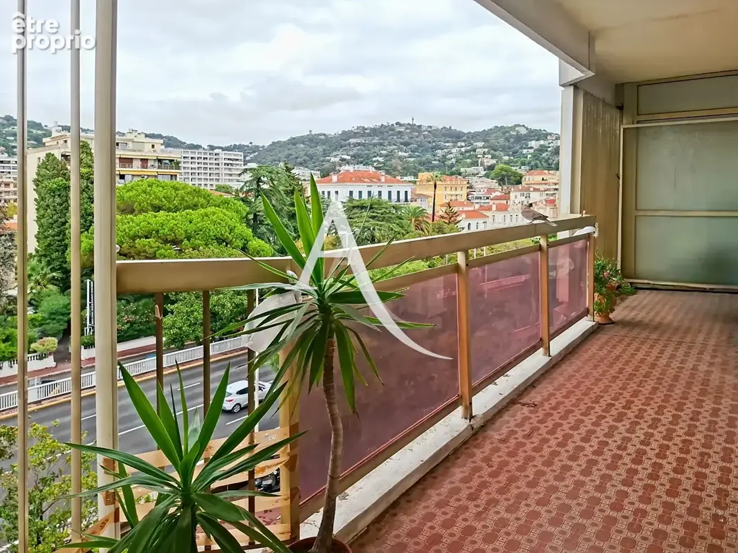 Appartement Cannes 2 pièces 42 m² - Banane - Proche plages Croisette - Vue dégagée collines. - photo 10