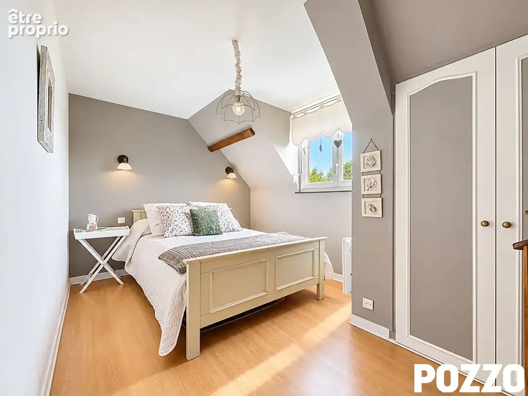 A VENDRE - Vains - Maison 8 pièce(s) 143 m² - photo 9