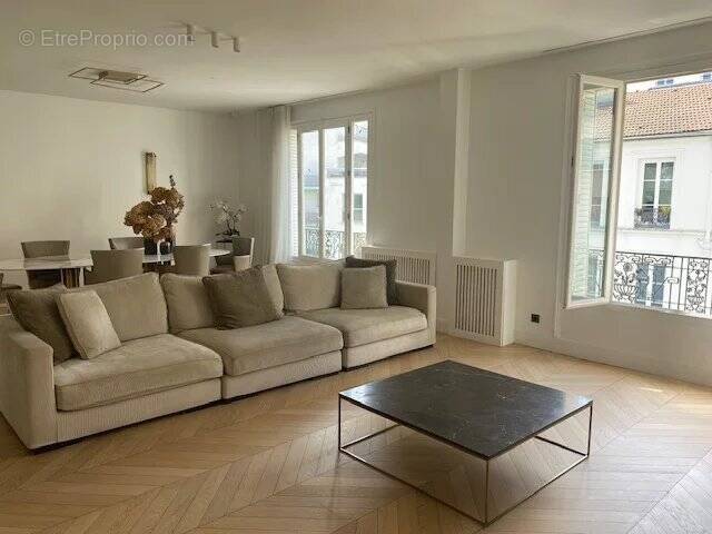 Appartement à NEUILLY-SUR-SEINE