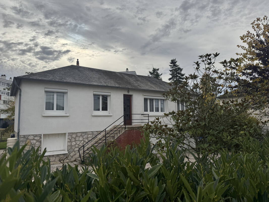 Maison à FLEURY-LES-AUBRAIS