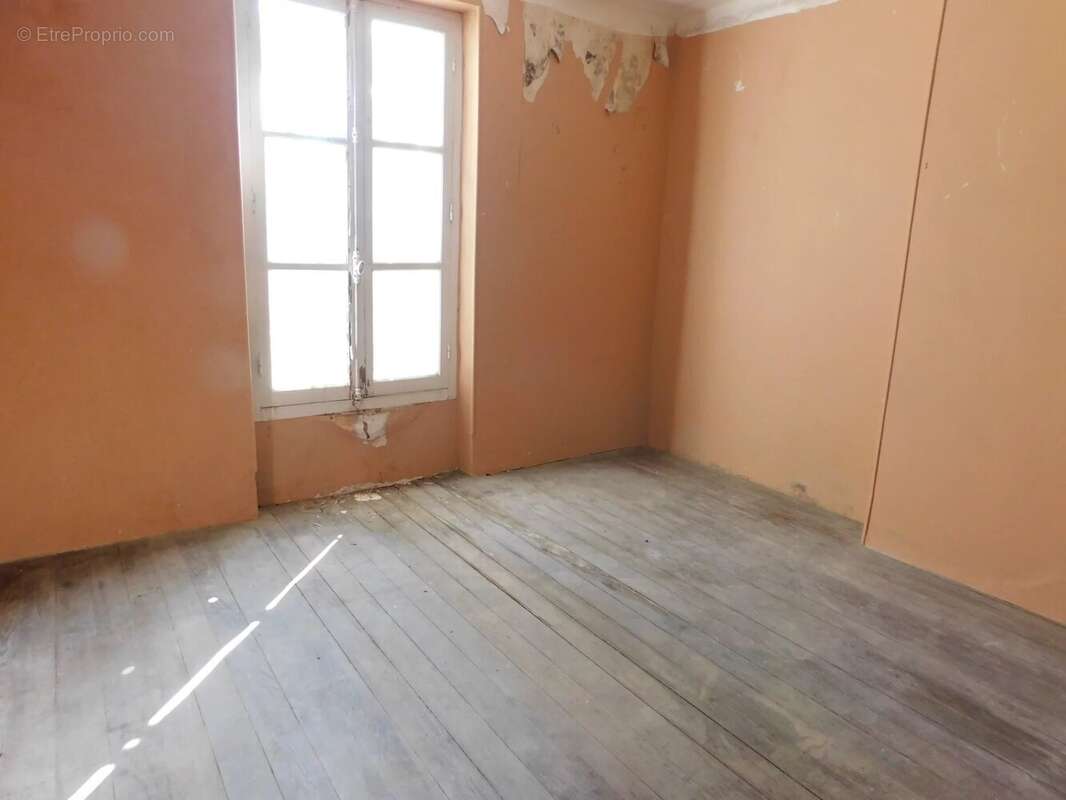 Maison à MOURIES