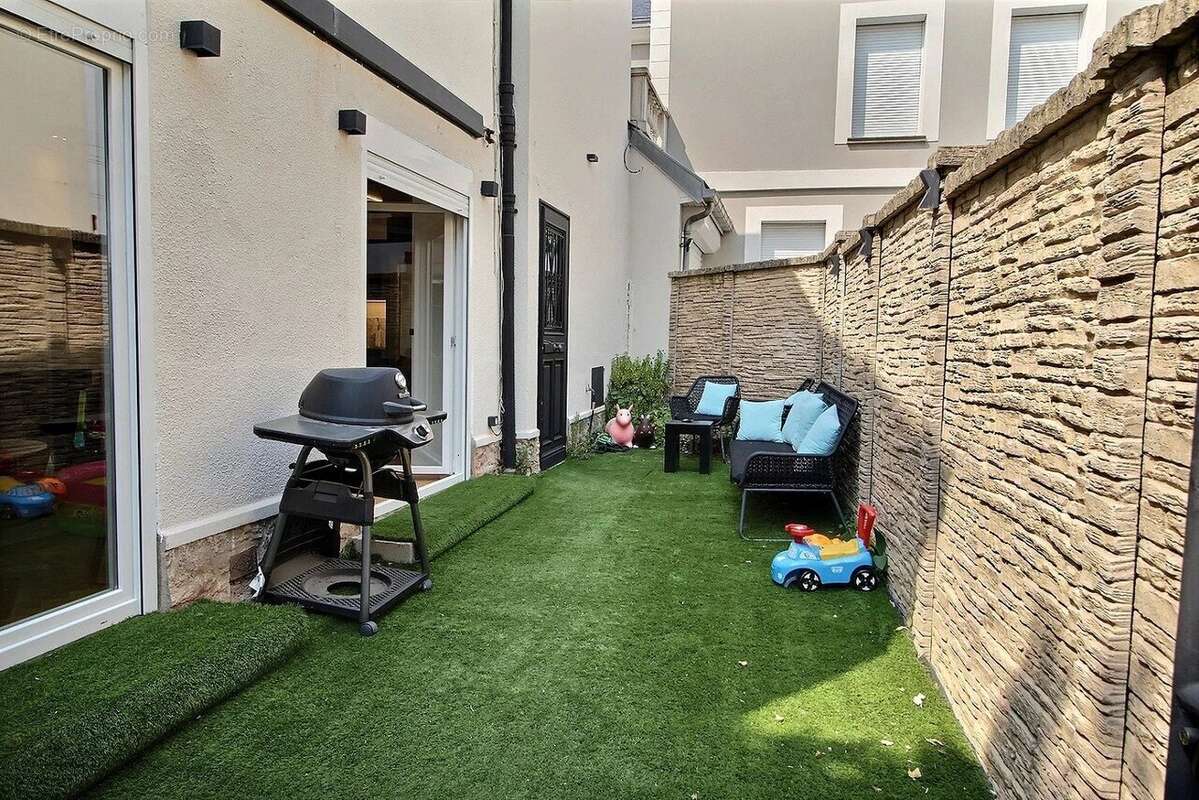 Maison à SAINT-MAUR-DES-FOSSES