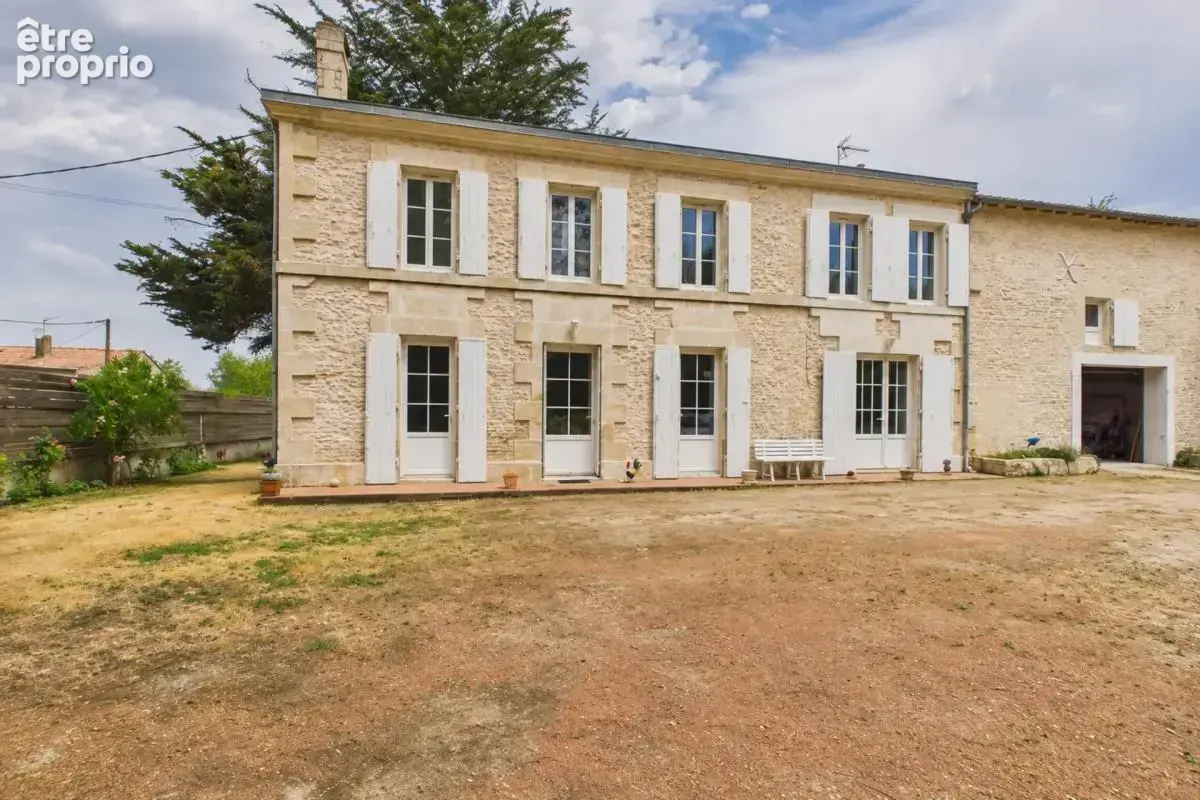 Maison pierre 141 m², piscine intérieure, 2 500 m² - Saint-Symphorien - photo 13