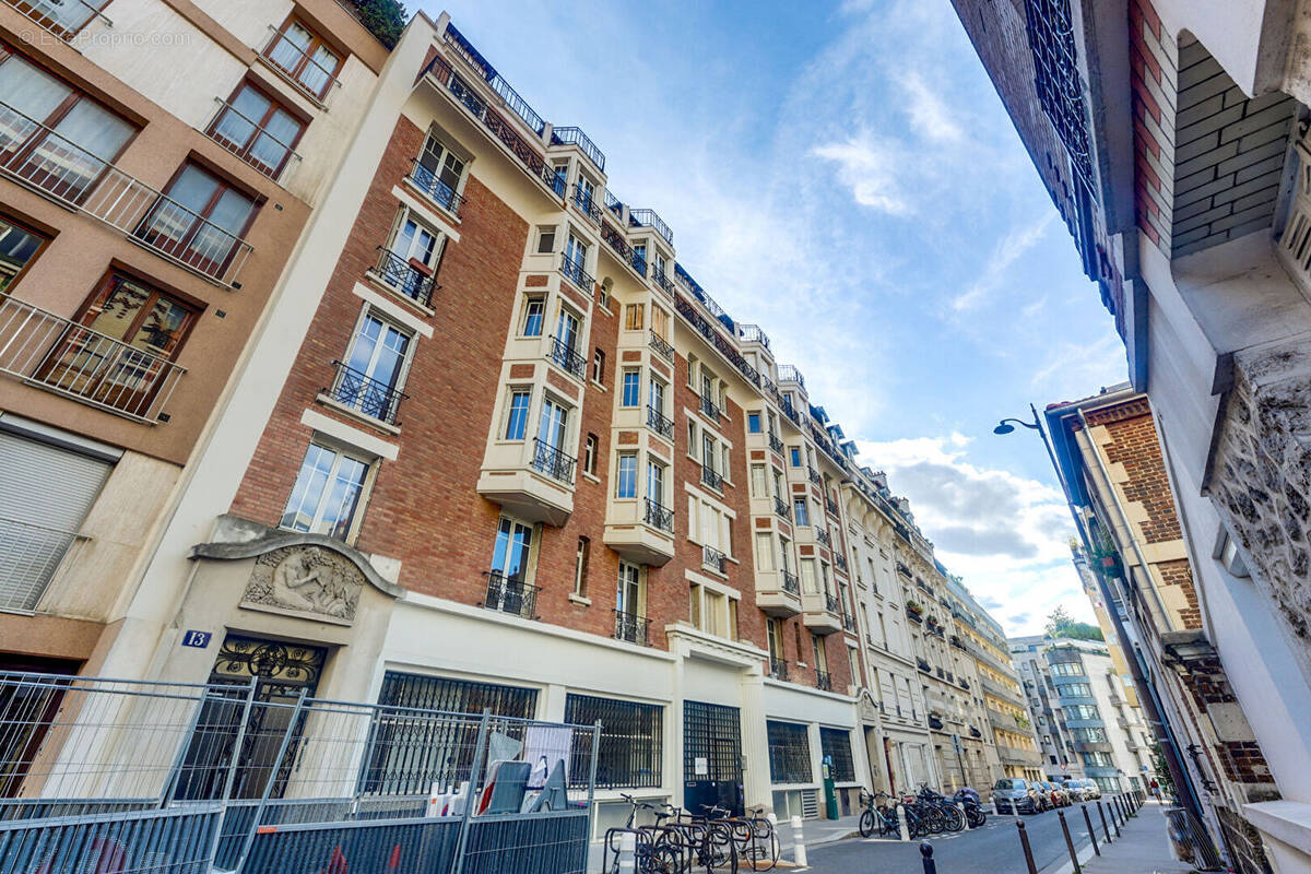 Appartement à PARIS-14E