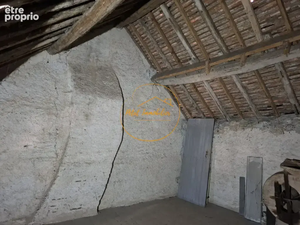 Maison de village avec dépendances et beau potentiel d’aménagement - photo 11