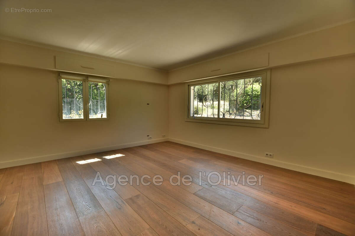 Appartement 157 m² à Grasse  - photo 8