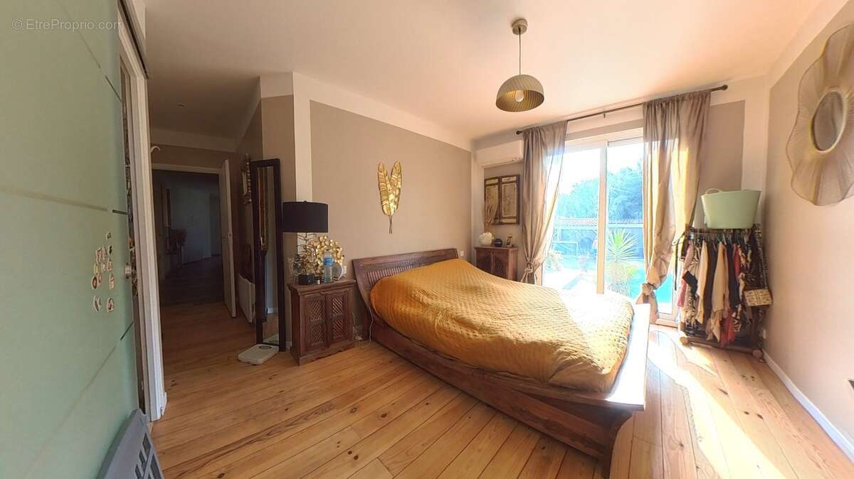 Élégante villa contemporaine avec piscine, jardin paysager et cadre naturel d'exception - photo 7