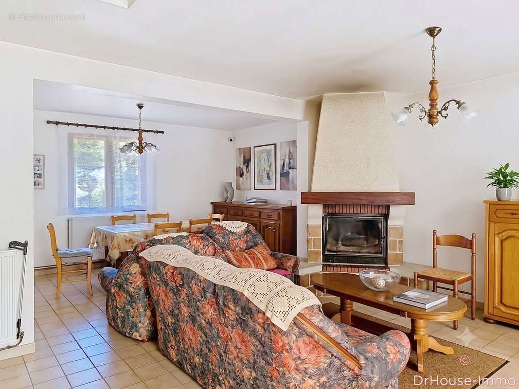 Maison 88 m² à Saint-Martin-De-Mailloc  - photo 3