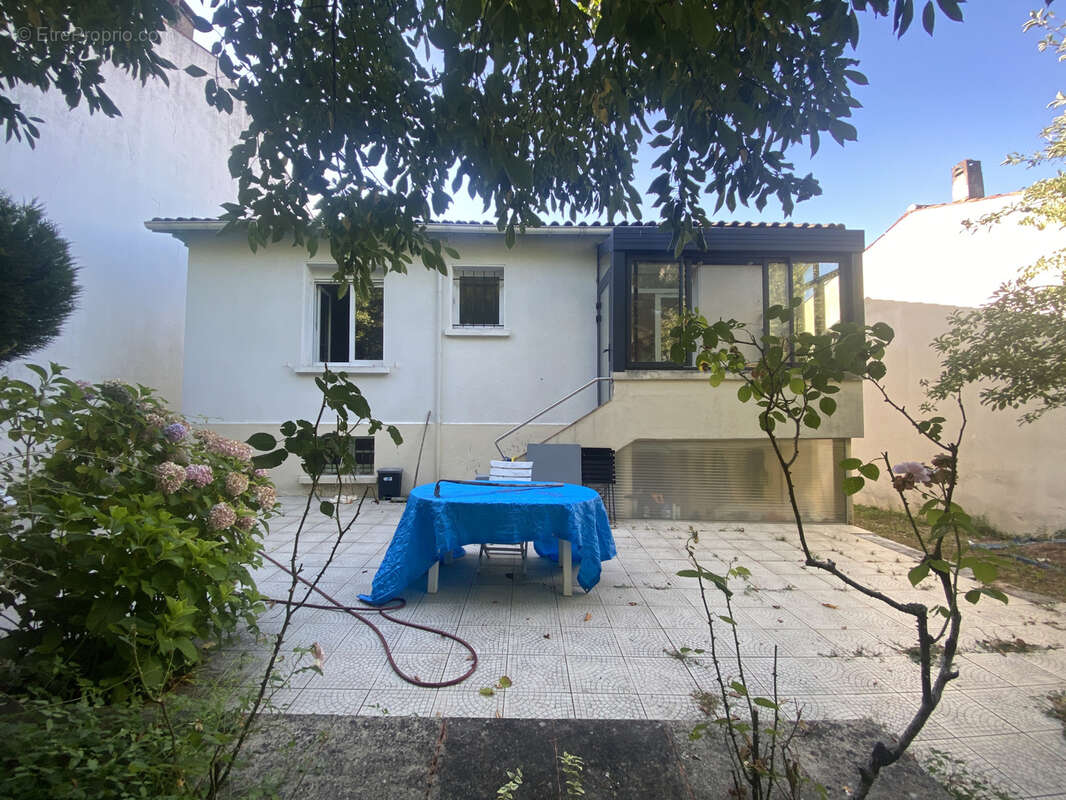 Autre à SAINTES