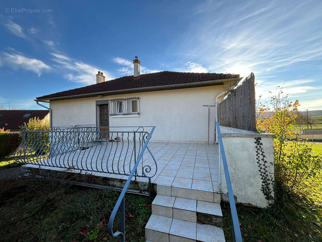 Maison à COURTIVRON