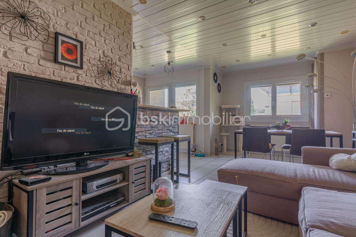 T2 bis en duplex – 47 m² Carrez / 64 m² au sol – À deux pas des commodités de La Balme-de-Sillingy - photo 2
