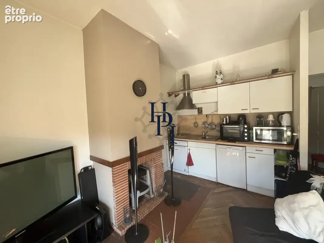 Vente  appartement T2 Equipé en 1er étage, secteur jardin public. - photo 2