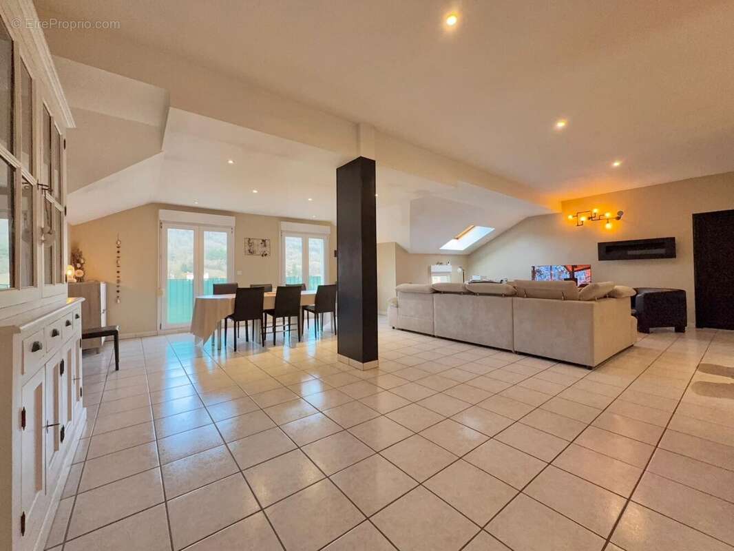 Appartement à ARS-SUR-MOSELLE