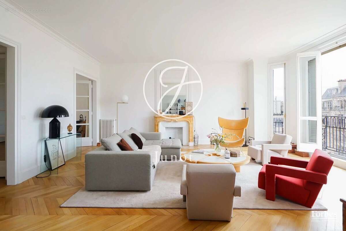 Appartement à PARIS-7E