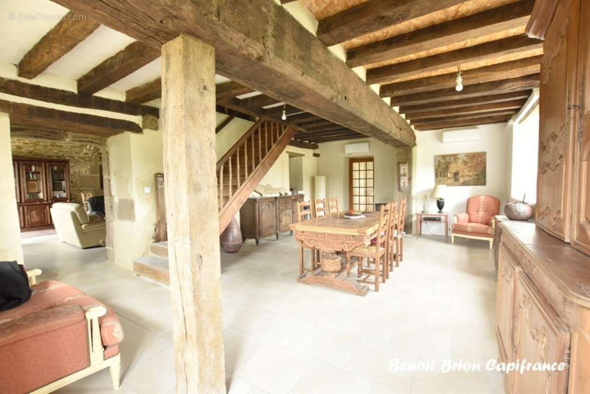 À vendre – Demeure historique en pierre d'environ 260 m² sur 2 hectares – Lapenty (50), à proximité de Saint-Hilaire-du-Harcouët - photo 4