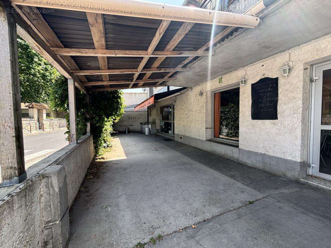 Commerce à RODILHAN