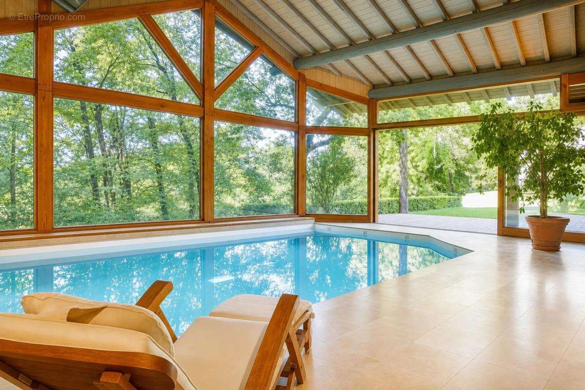 Propriété familiale avec espace bien-être et 8 600 m² de nature - photo 2