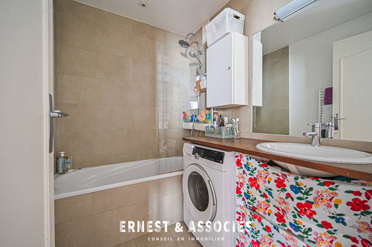 59414108f.jpg - Appartement à PARIS-10E