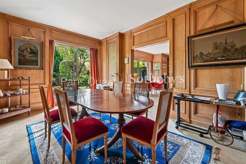 Appartement à NEUILLY-SUR-SEINE