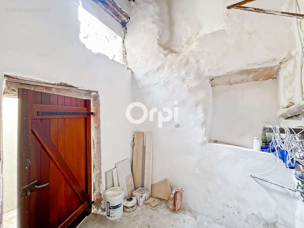 Appartement à CEYRESTE