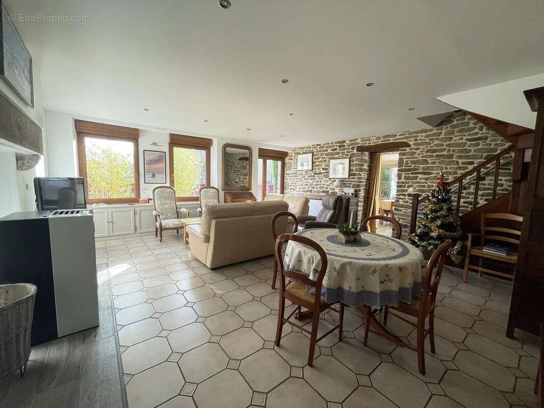 Maison à LA VICOMTE-SUR-RANCE