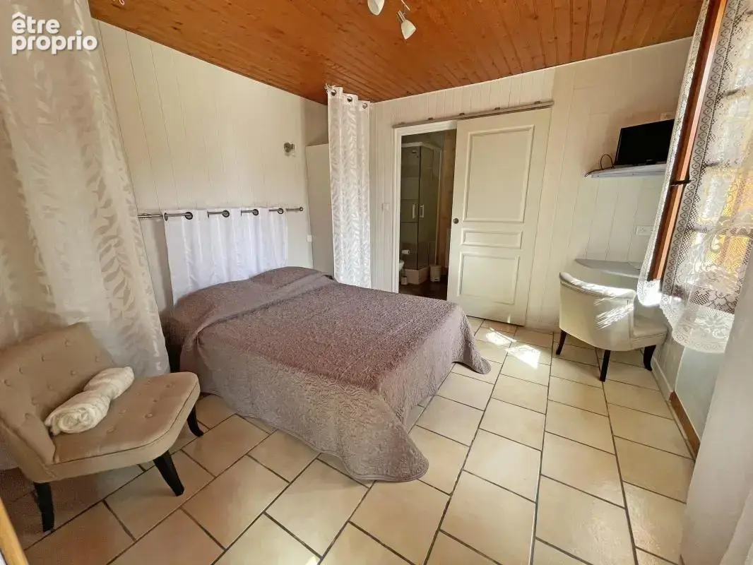 Propriété avec gîtes et chambres d'hôtes avec étang - photo 14