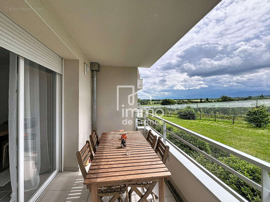 Appartement Chevrier T3 de 67 m2 avec terrasse vue nature et trois parkings. - photo 2
