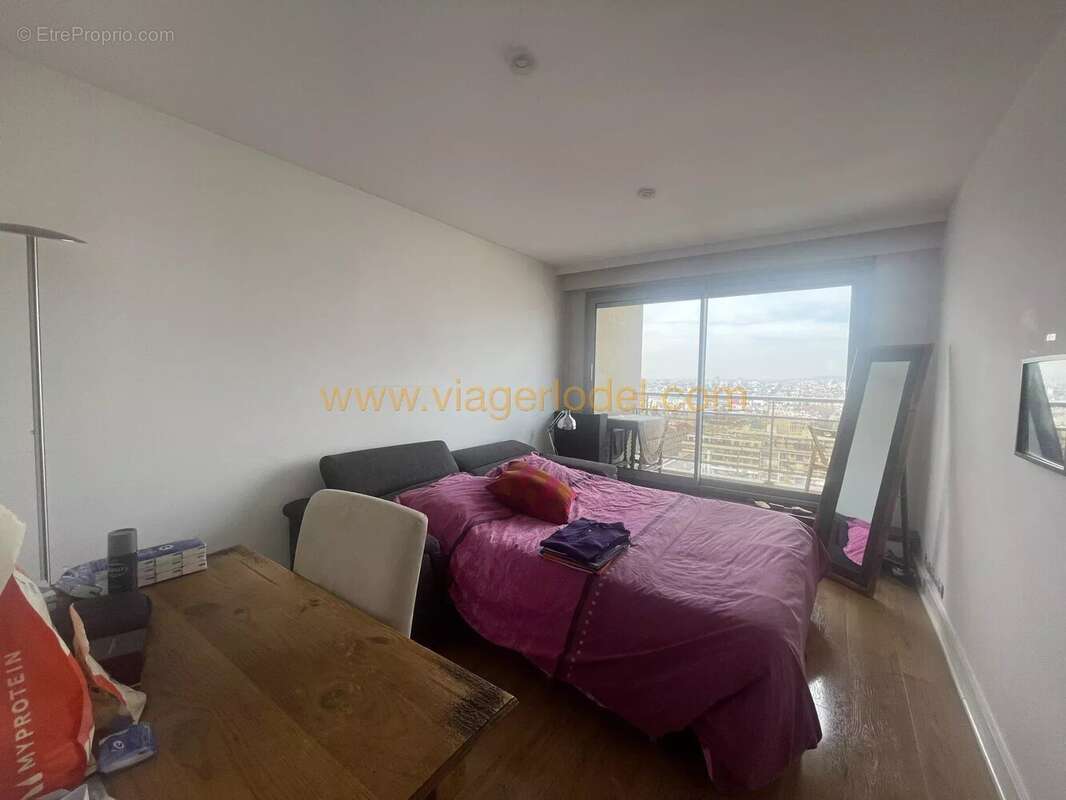 Appartement à COURBEVOIE