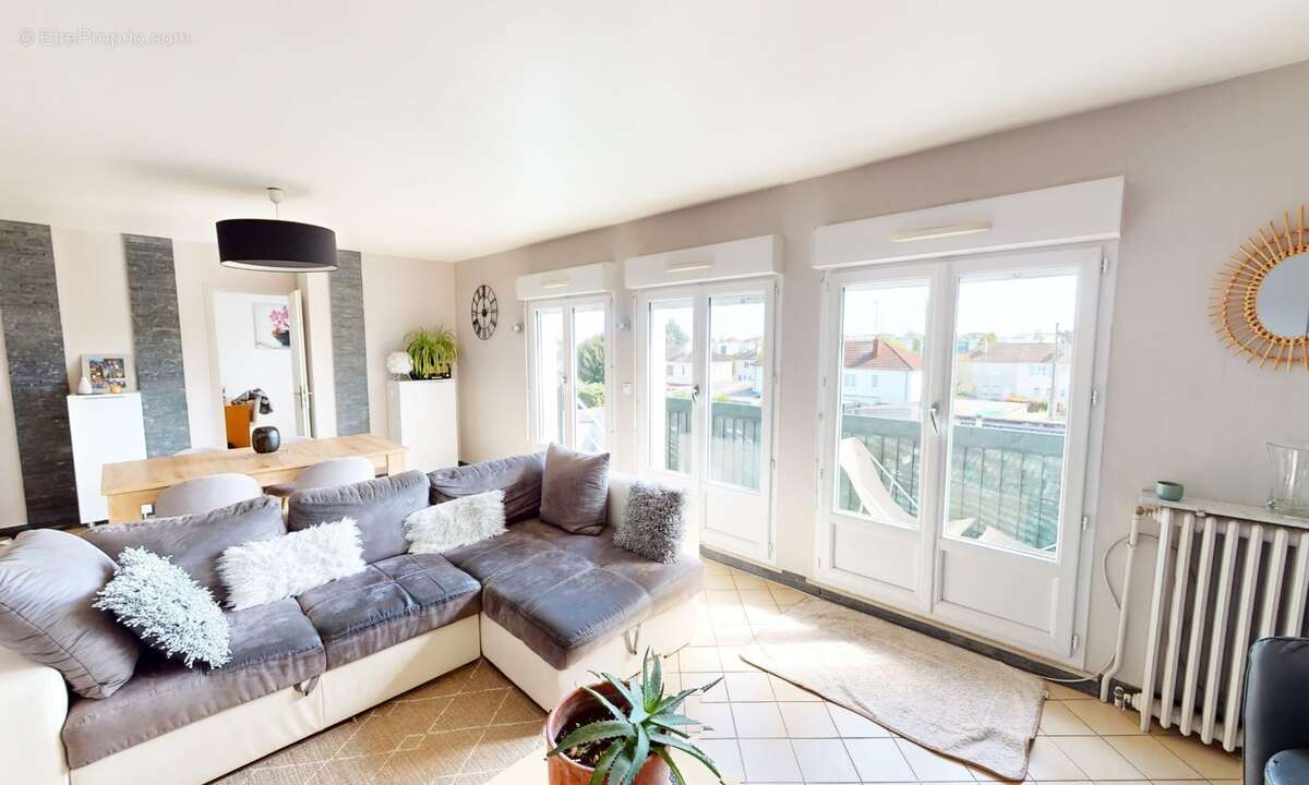 Appartement à SAINT-JEAN-DE-LA-RUELLE