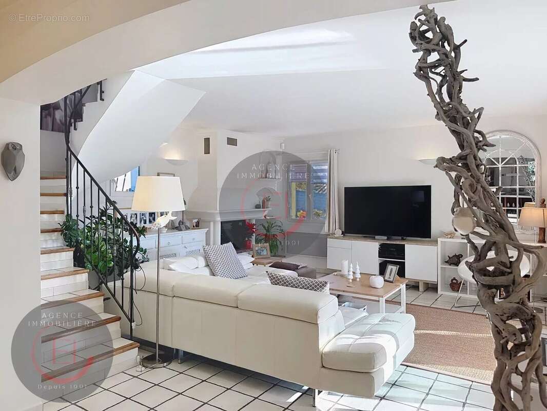 Maison à LES ADRETS-DE-L'ESTEREL