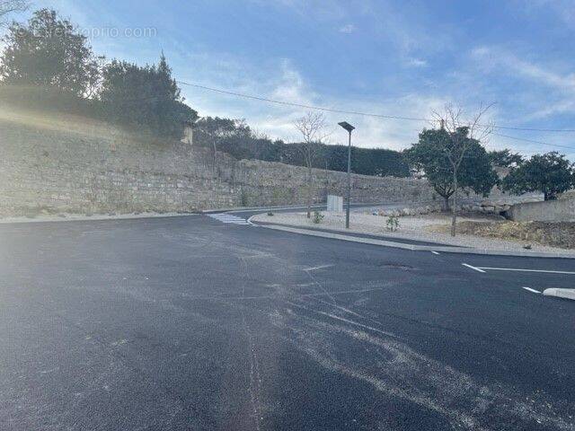 Terrain à SALON-DE-PROVENCE