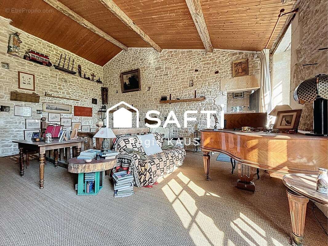 Maison 530 m² à Puyravault  - photo 8