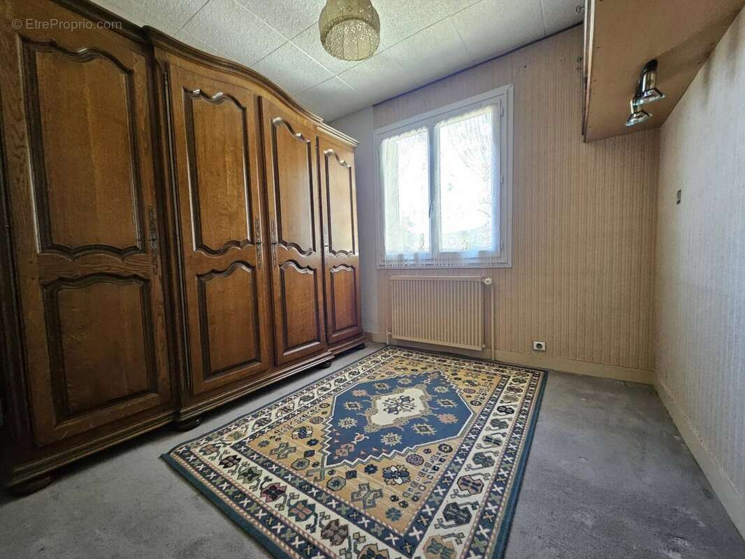 Gravigny Centre – Maison sur sous-sol avec 2 garages, dont un pour camping-car, sur terrain de 1 401 m² - photo 10