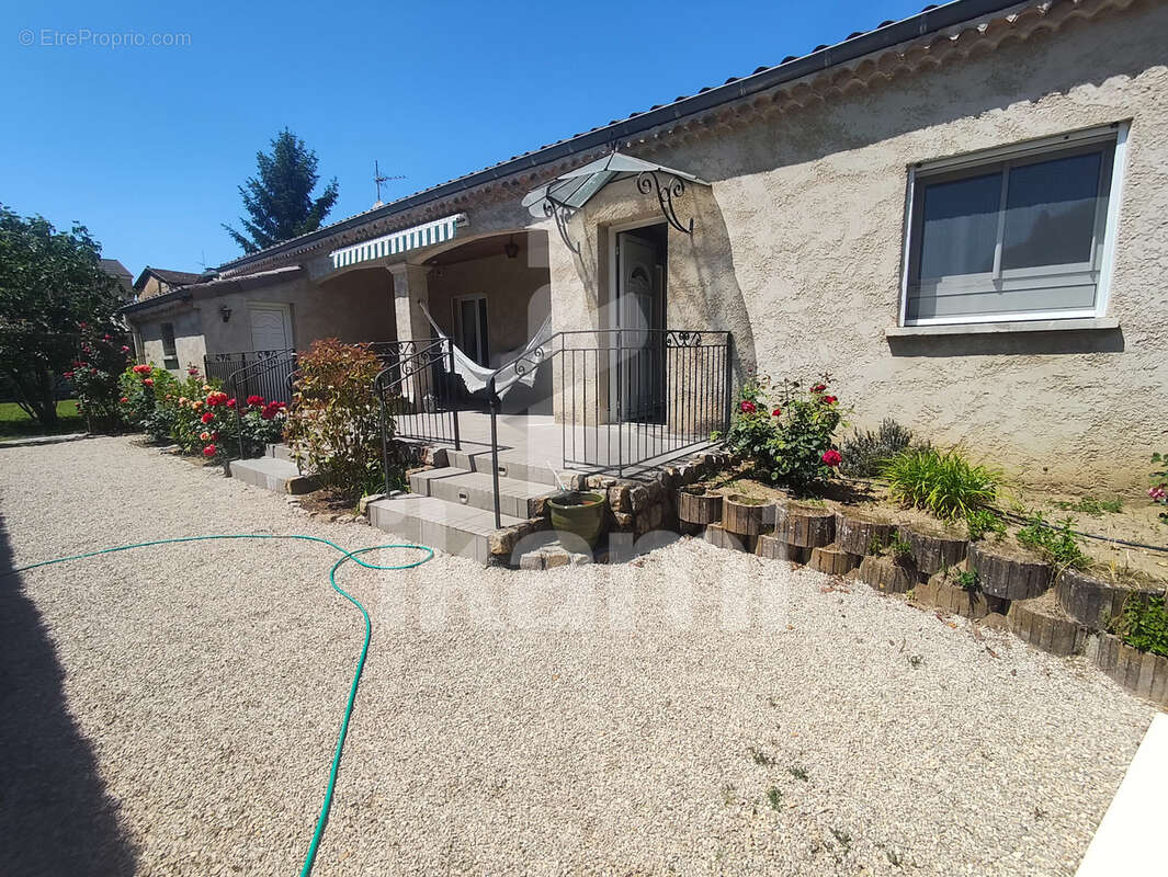 Maison à GENISSIEUX