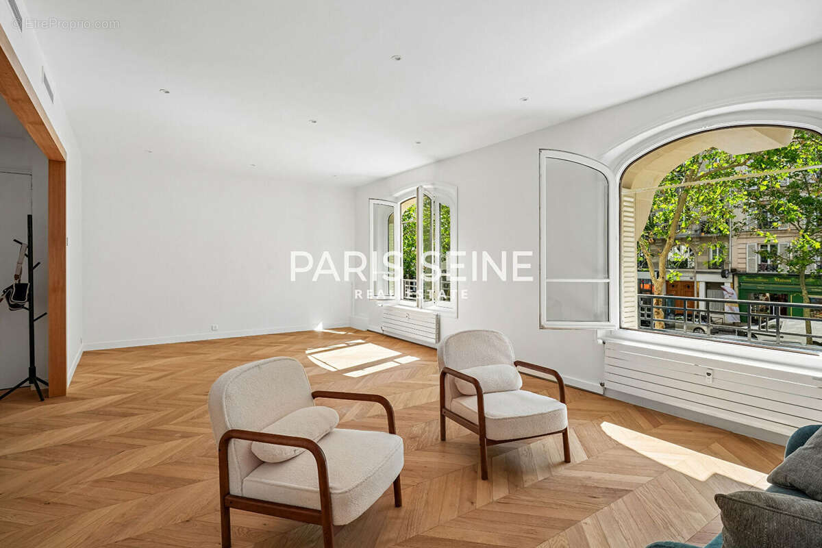 Appartement à PARIS-7E