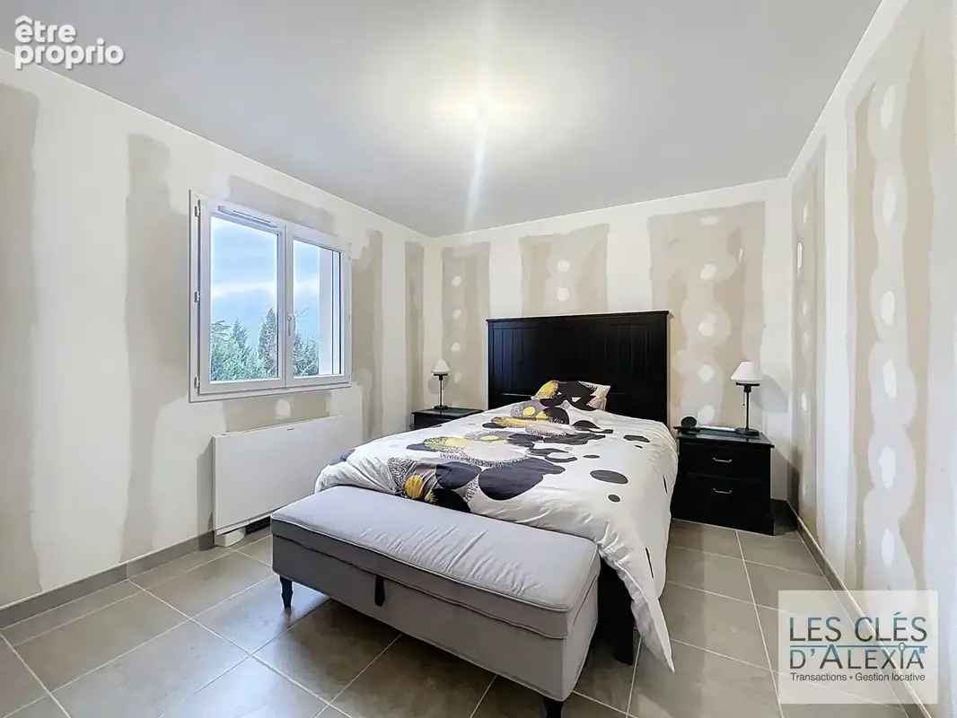 Maison récente à Échalas – 96,15 m², 3 chambres, jardin et terrasse exposée sud - photo 9
