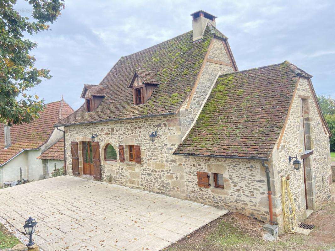 Maison à ESPEYROUX