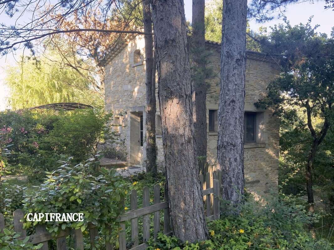 Propriété hébergement/événementiel dans le Luberon, 6,3 ha, 80 couchages, 1090 m2 - photo 14