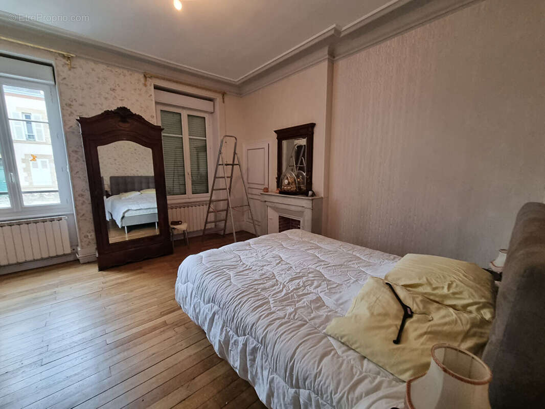 Appartement à YZEURE