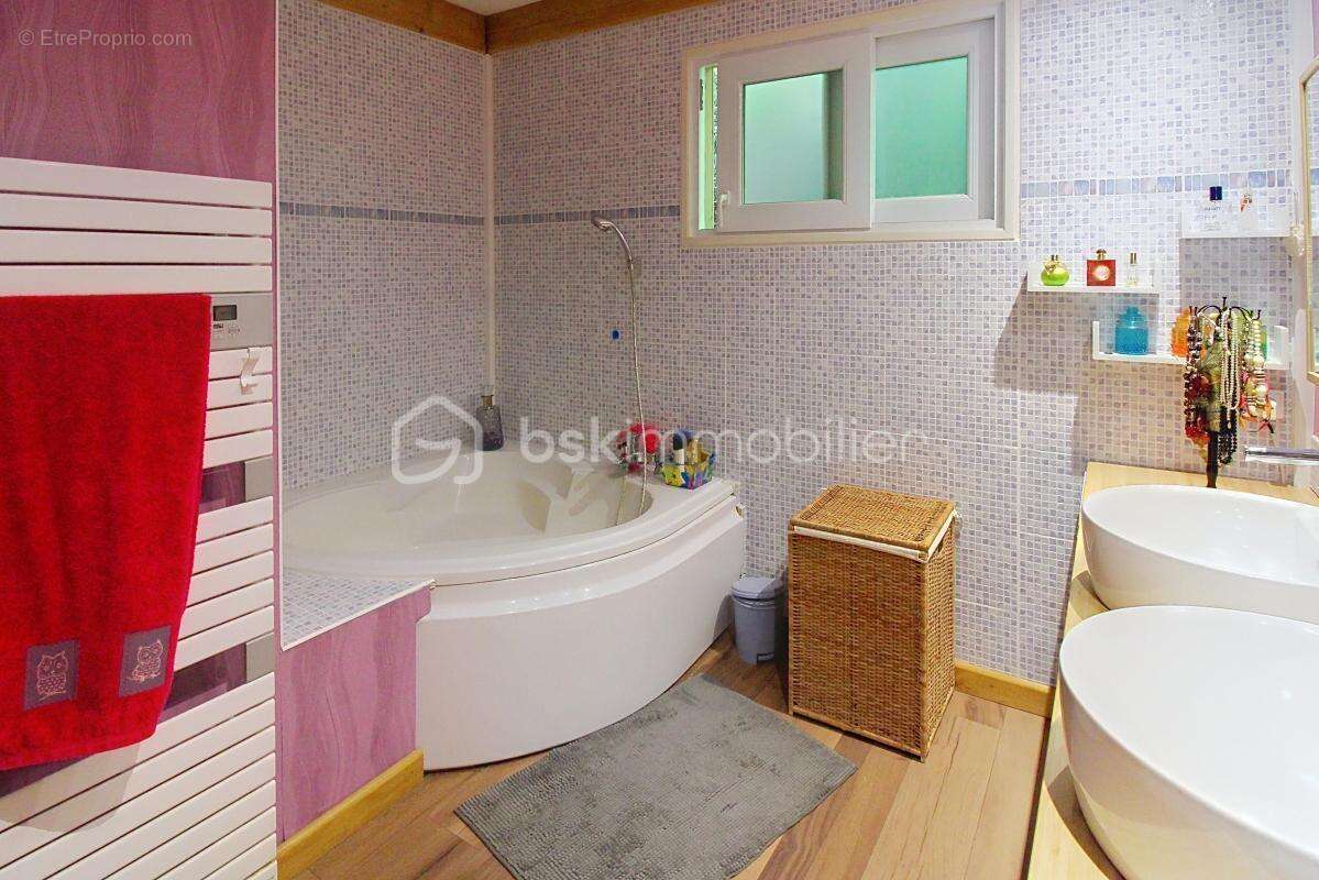 Maison à SAINT-JEAN-DU-BRUEL