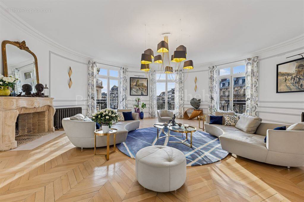 Appartement à PARIS-16E