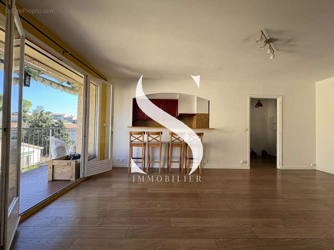 Appartement à VALLAURIS